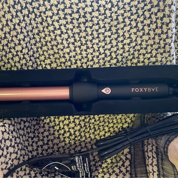 FOXYBAE Rose Gold 25mm Curling Wand🦊💇🏽‍♀️✂️…never used - Picture 3 of 4